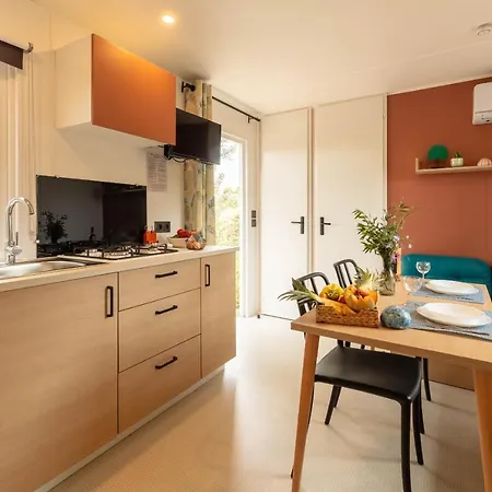 Le Pinedou, Mobil-home Niche Sous Les Pins Avec Jolie Vue * Hyeres