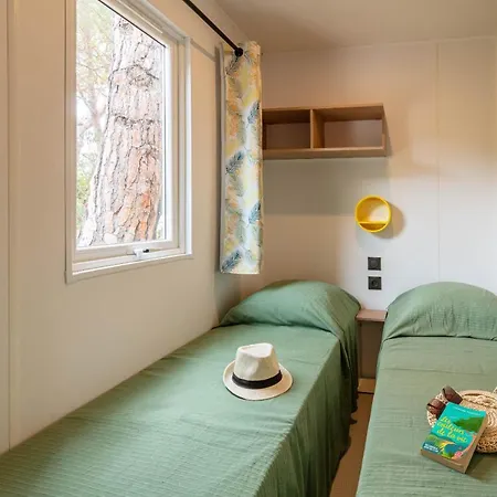 Le Pinedou, Mobil-home Niche Sous Les Pins Avec Jolie Vue