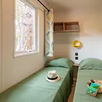 Le Pinedou, Mobil-home Niche Sous Les Pins Avec Jolie Vue