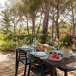 Holiday home Le Pinedou, Mobil-home Niche Sous Les Pins Avec Jolie Vue