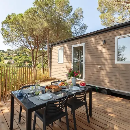 Le Pinedou, Mobil-home Niche Sous Les Pins Avec Jolie Vue הייר