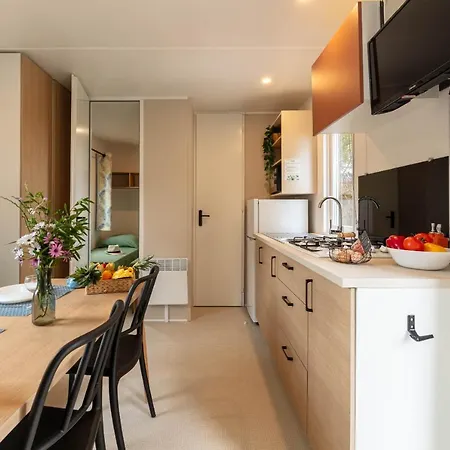 Le Pinedou, Mobil-home Niche Sous Les Pins Avec Jolie Vue * 耶尔