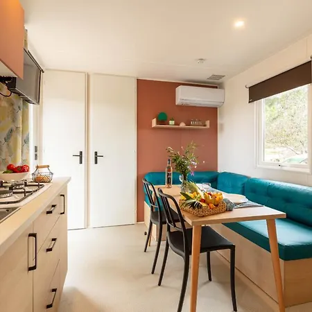 Le Pinedou, Mobil-home Niche Sous Les Pins Avec Jolie Vue 度假居