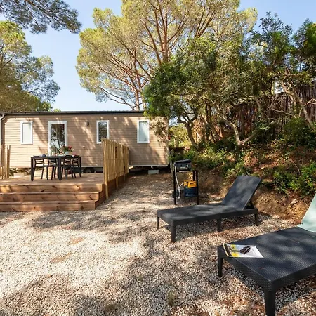 בית נופש Le Pinedou, Mobil-home Niche Sous Les Pins Avec Jolie Vue הייר